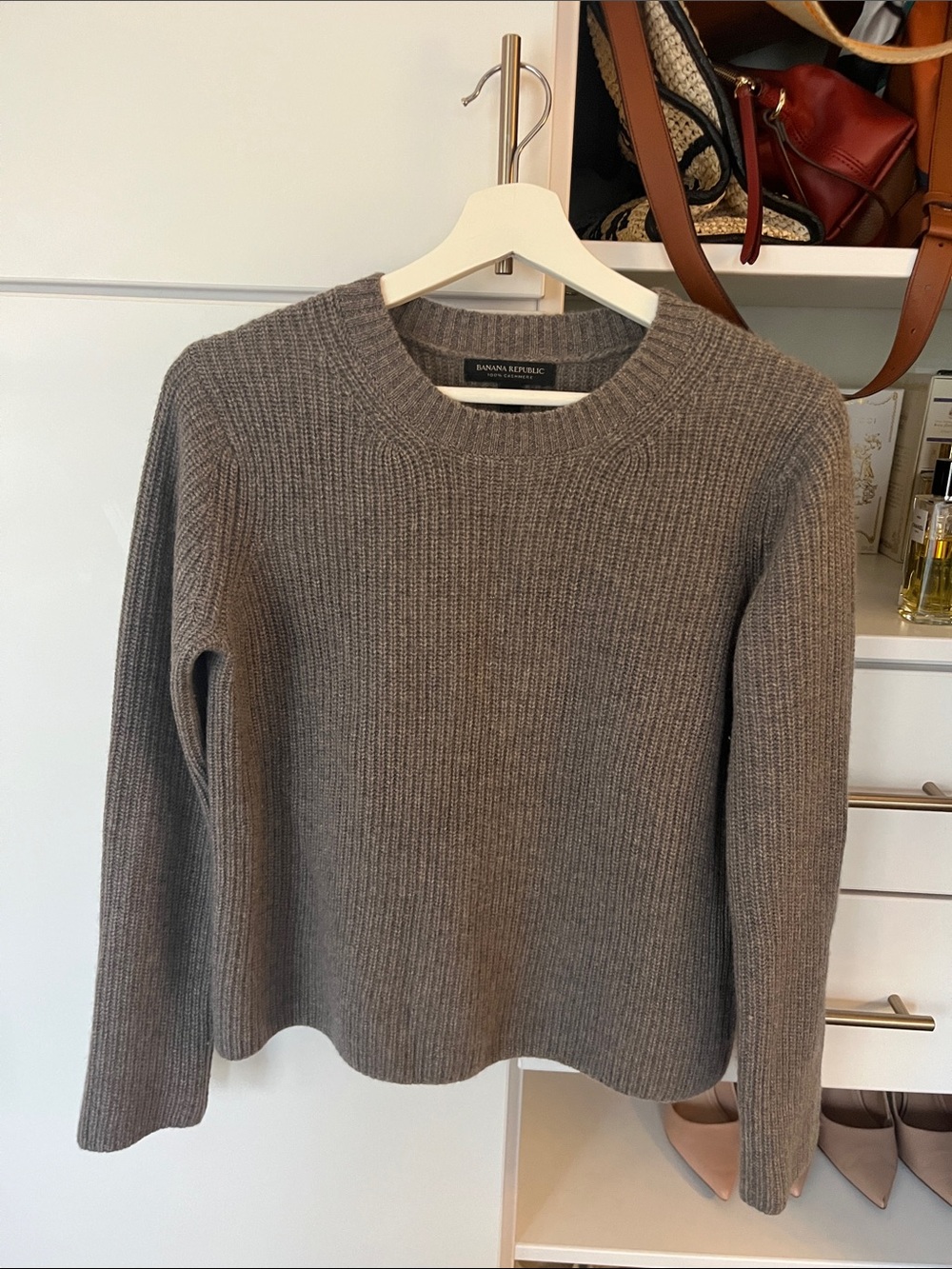Banana Republic Women's gray Taupe Ribbed Crewneck Sweater